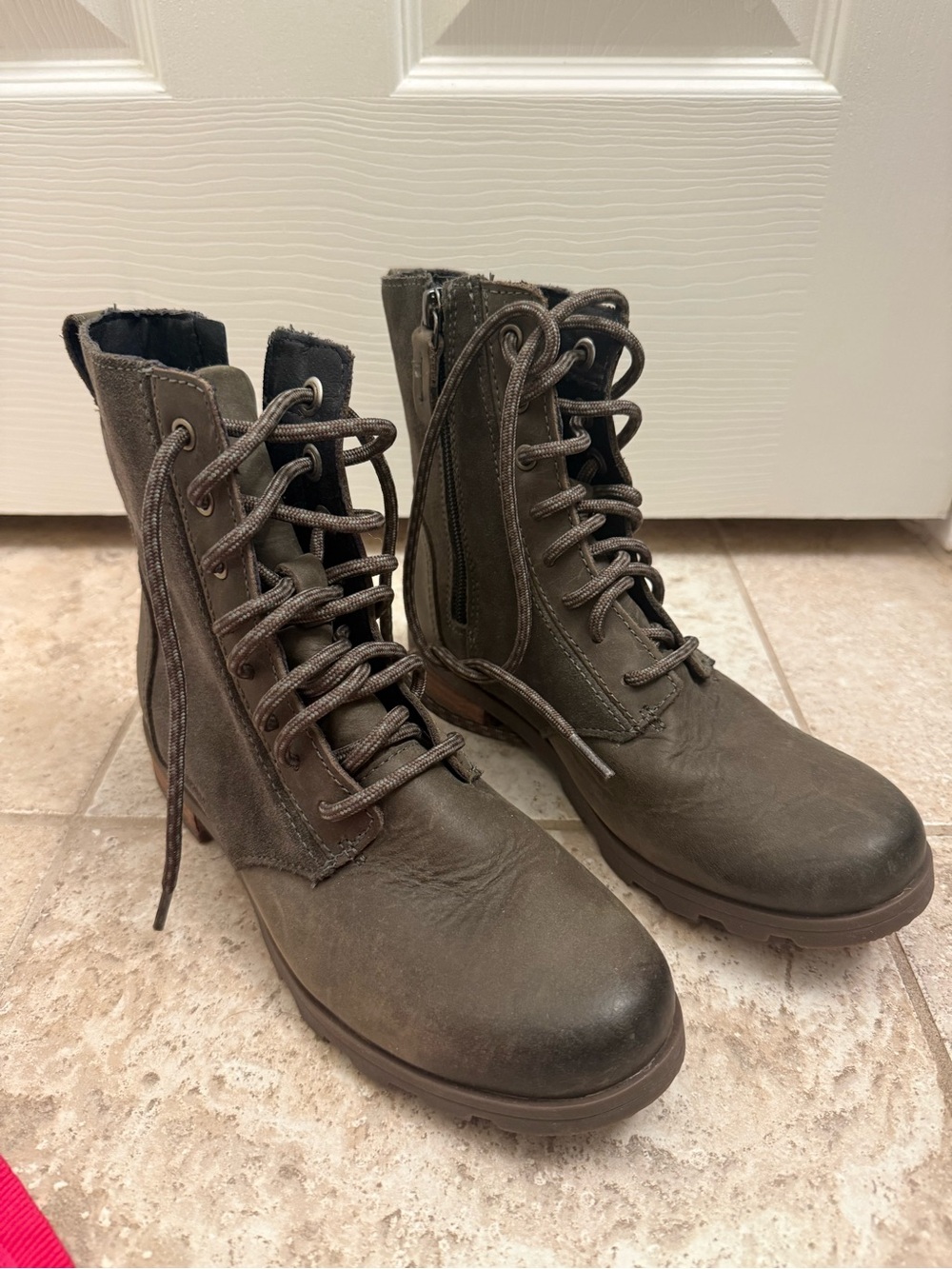 Sorel Emelie Short Lace Boot 6.5 nwob